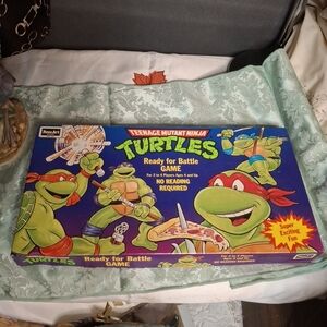 Teenage Mutant Ninja Turtles Ready for Battle Game - Green and Red